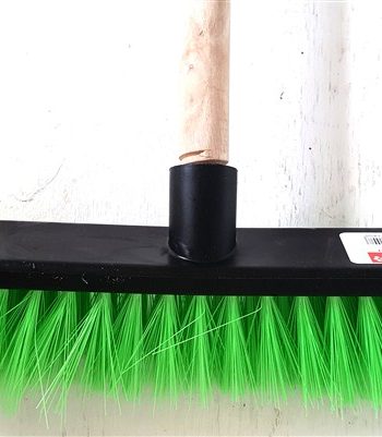 BROOM BUDGET SCREW IN HANDLE BMGE-1198