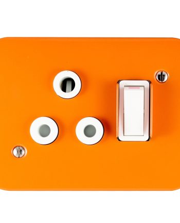 CRABTREE INDUSTRIAL 16A SINGLE SOCKET + COVER 75X83