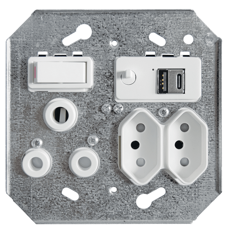 Crabtree Classic USB A+C 16A Combo Socket with Yoke 5V (3.1A)